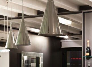 Lampy sufitowe do salonu – aranżacje w różnych wnętrzach