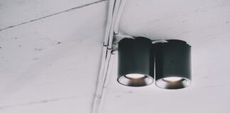 Jak wybrać firmę do montażu sufitów podwieszanych