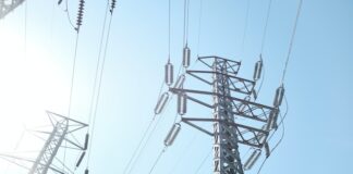 Montaż instalacji elektrycznych w budynkach użyteczności publicznej