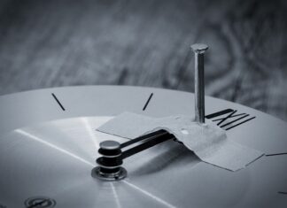 Czym przykleić deskę do styropianu? Czym przykleić deskę do styropianu?