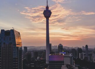 Czy można kleić styropian na deski?