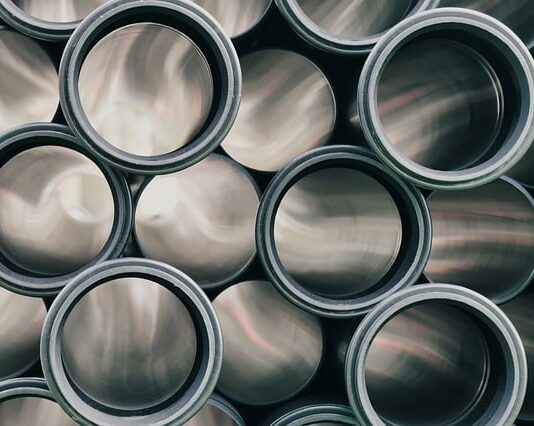 Ile rur spustowych na m2 dachu płaskiego?